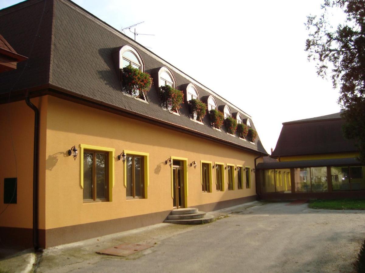 Hotel David Velke Bosany Exterior photo